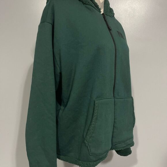 Cozy Victoria’s Secret jacket - Picture 3 of 7